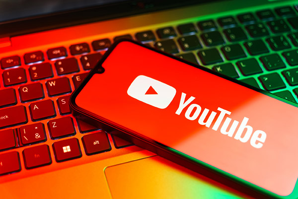 Youtuber’lar Ergenlerin Kimliğini Nasıl Etkiliyor? / Uzman Psikolojik Danışman Merve Nadide Akbaş